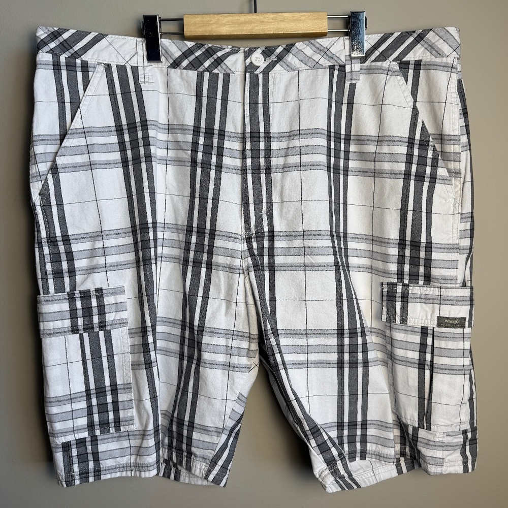 Wrangler Men's 42 Lightweight Plaid Cargo Walking Shorts White/Gray Outdoor‎